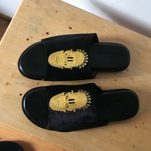 Black velvet Slide